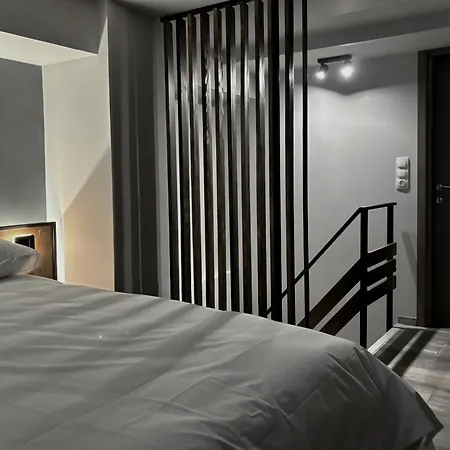 Redwood Suite, Wooden Thessalonique