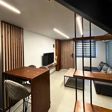 Redwood Suite, Wooden Appartement *