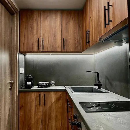 Redwood Suite, Wooden Thessalonique