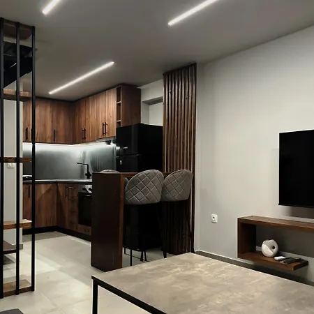 Redwood Suite, Wooden Thessalonique